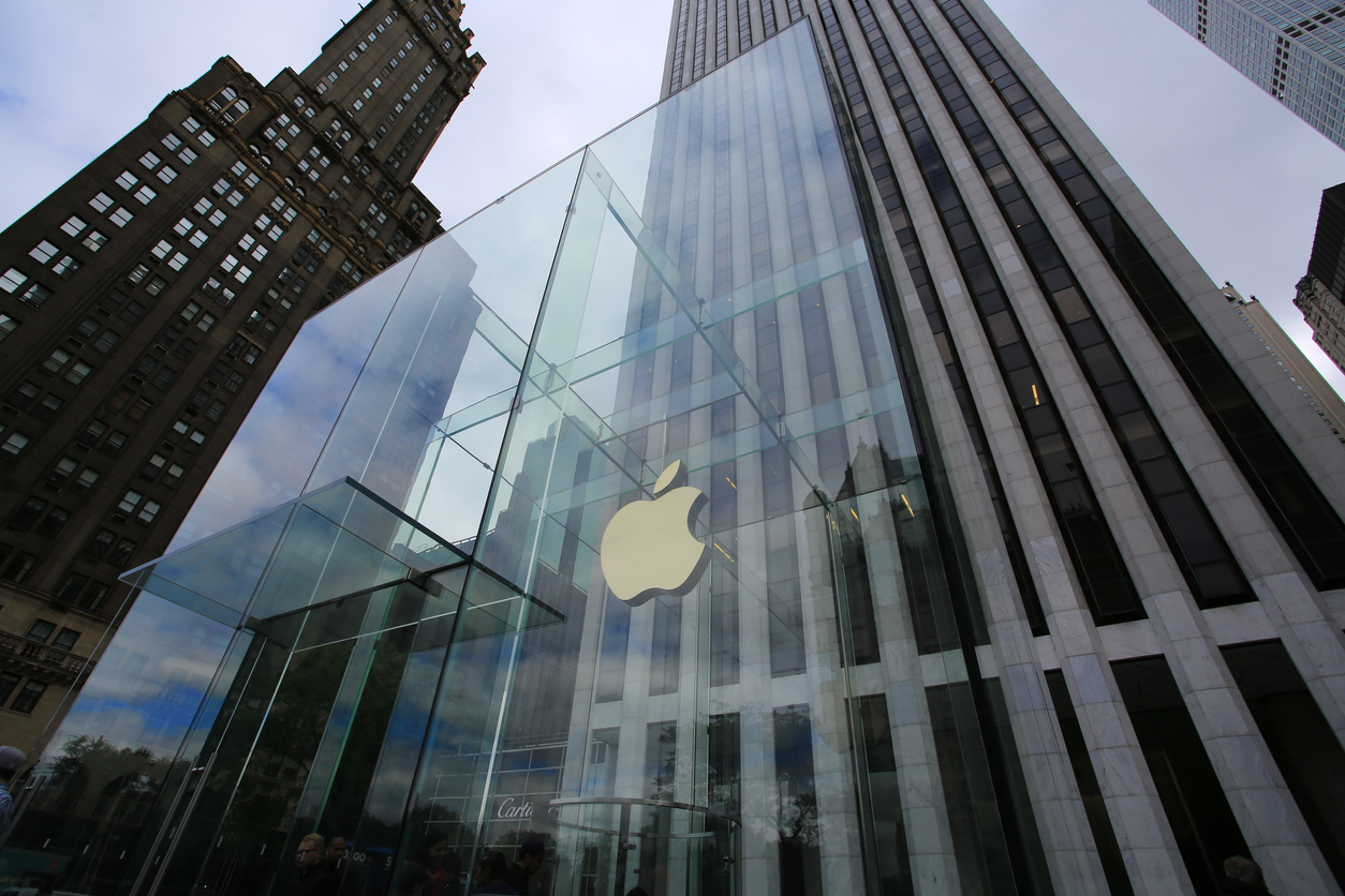 Largest Sovereign Wealth Fund Takes $3 Billion-Plus Hit on Apple Shares